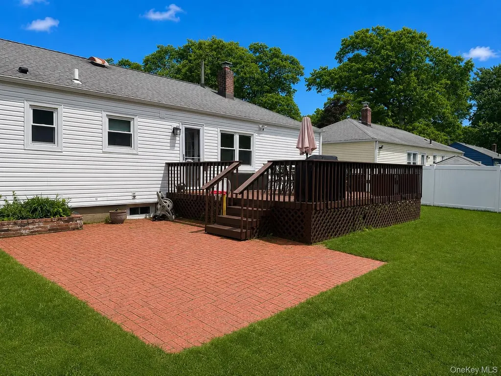 6 Sinclair Drive Greenlawn NY 11740