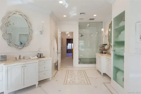 5 Kodiak Drive Woodbury NY 11797