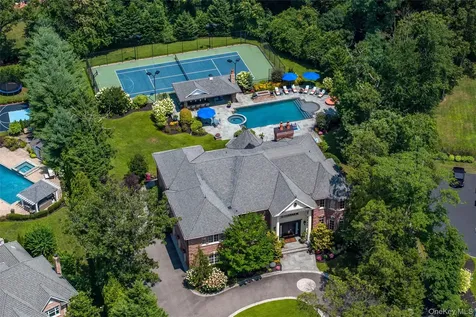 5 Kodiak Drive Woodbury NY 11797