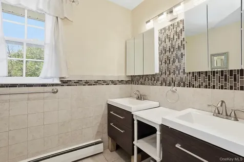 29 Hillview Drive Poughkeepsie NY 12603