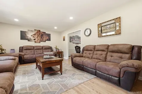 29 Hillview Drive Poughkeepsie NY 12603