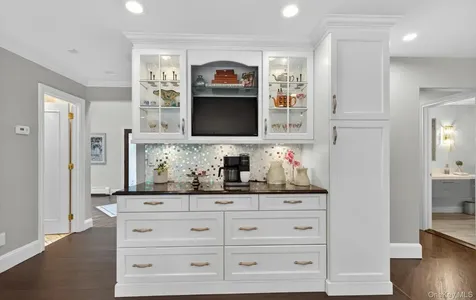 30 Orchard Drive Woodbury NY 11797