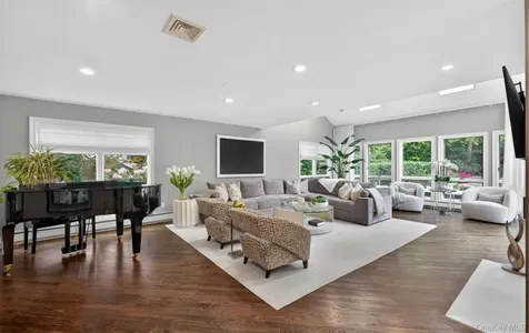 30 Orchard Drive Woodbury NY 11797