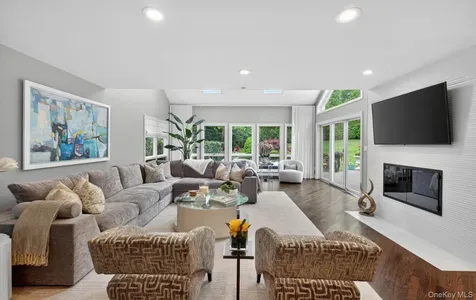 30 Orchard Drive Woodbury NY 11797