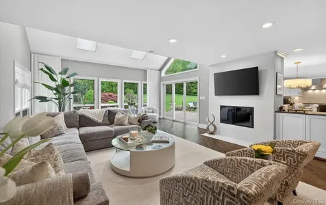30 Orchard Drive Woodbury NY 11797