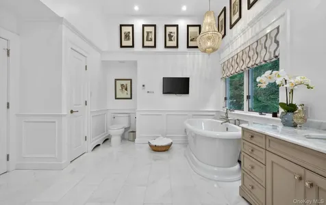 30 Orchard Drive Woodbury NY 11797