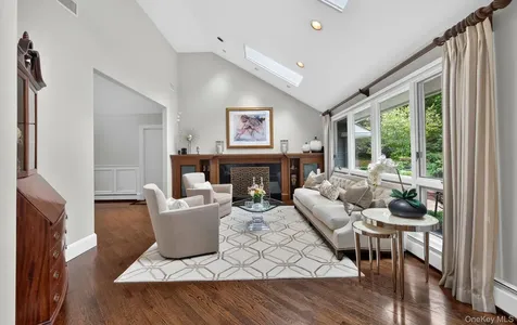 30 Orchard Drive Woodbury NY 11797