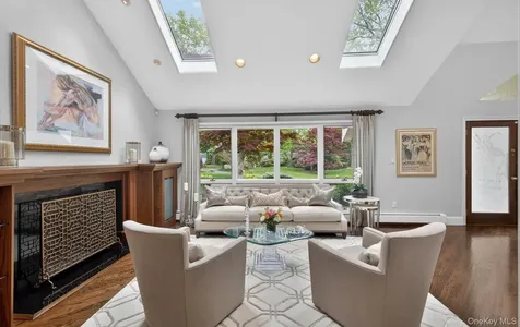30 Orchard Drive Woodbury NY 11797