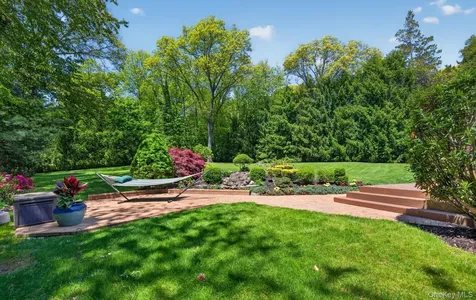 30 Orchard Drive Woodbury NY 11797