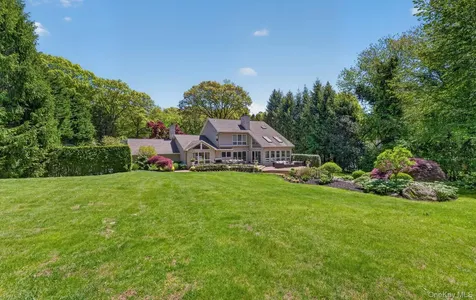 30 Orchard Drive Woodbury NY 11797