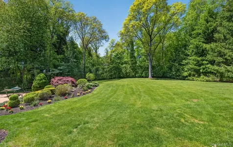 30 Orchard Drive Woodbury NY 11797