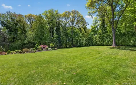 30 Orchard Drive Woodbury NY 11797