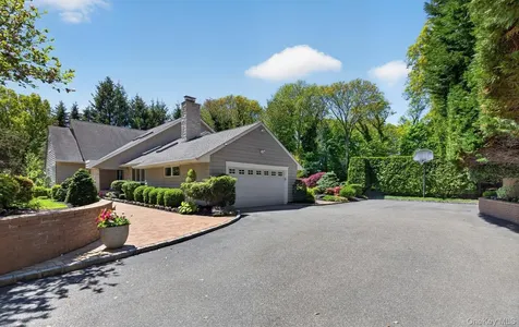 30 Orchard Drive Woodbury NY 11797