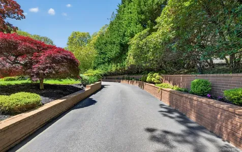 30 Orchard Drive Woodbury NY 11797