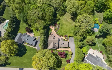 30 Orchard Drive Woodbury NY 11797