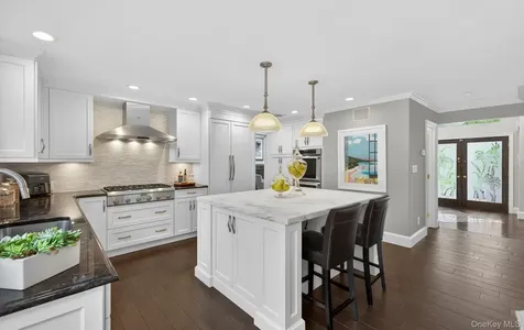 30 Orchard Drive Woodbury NY 11797