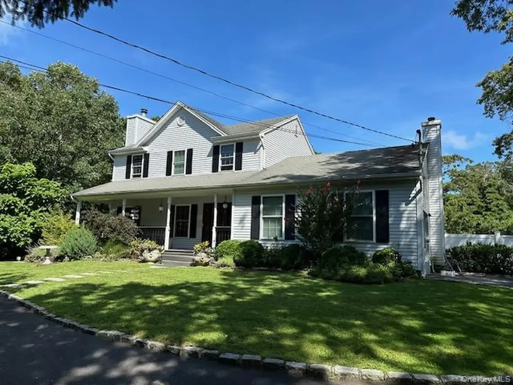 63 E Tiana Road Hampton Bays NY 11946