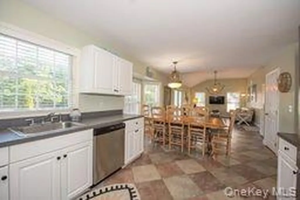 63 E Tiana Road Hampton Bays NY 11946