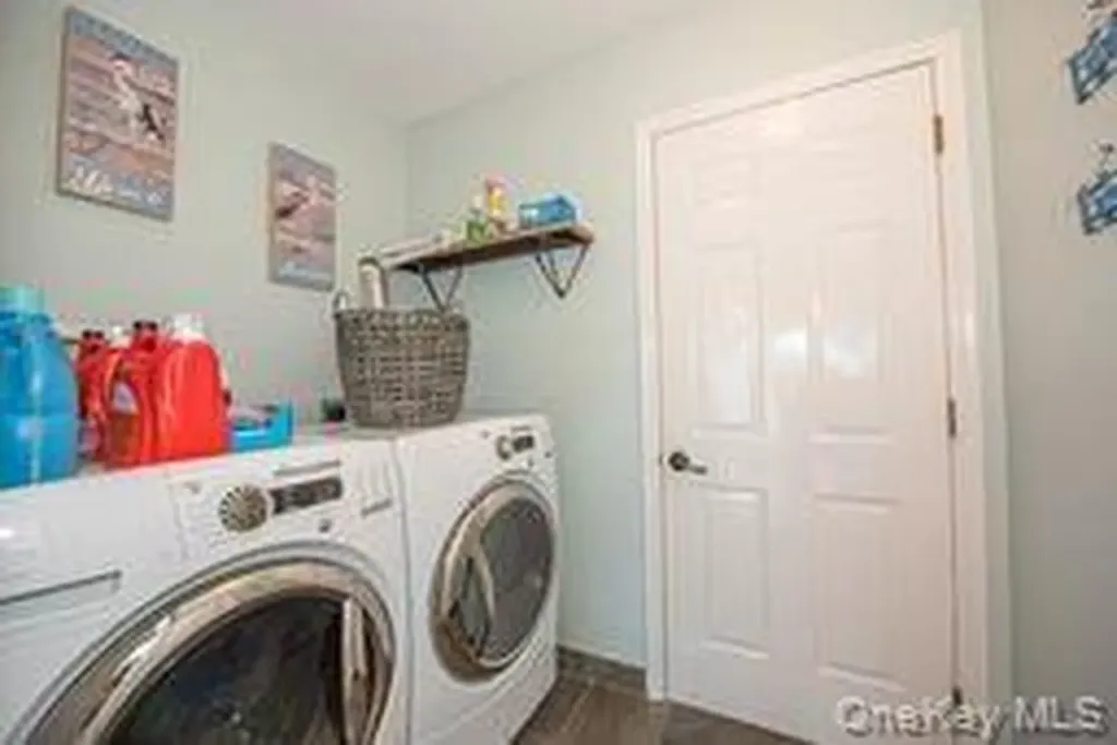 63 E Tiana Road Hampton Bays NY 11946