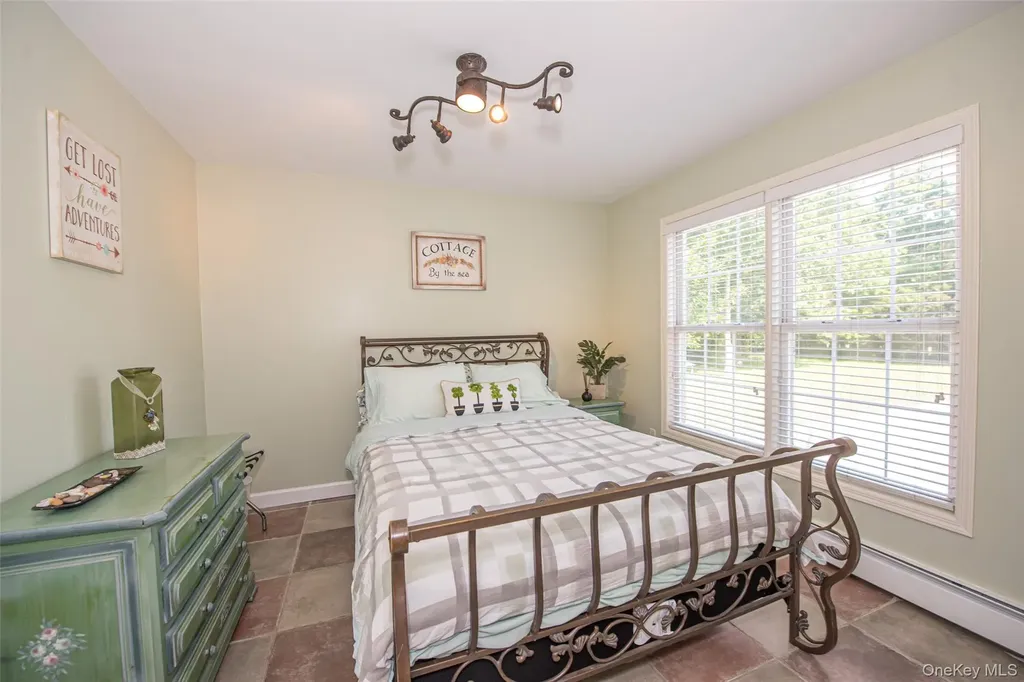 63 E Tiana Road Hampton Bays NY 11946