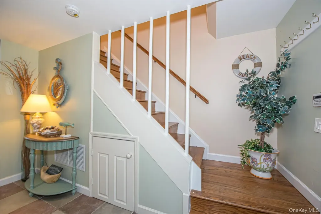 63 E Tiana Road Hampton Bays NY 11946