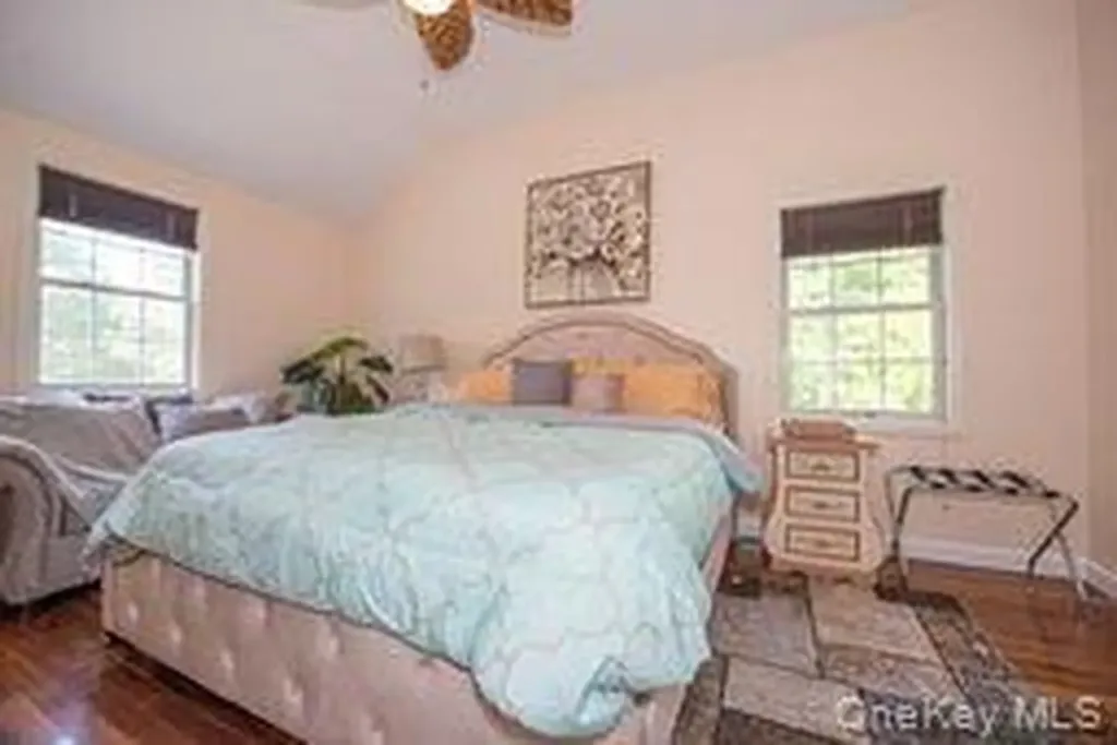 63 E Tiana Road Hampton Bays NY 11946