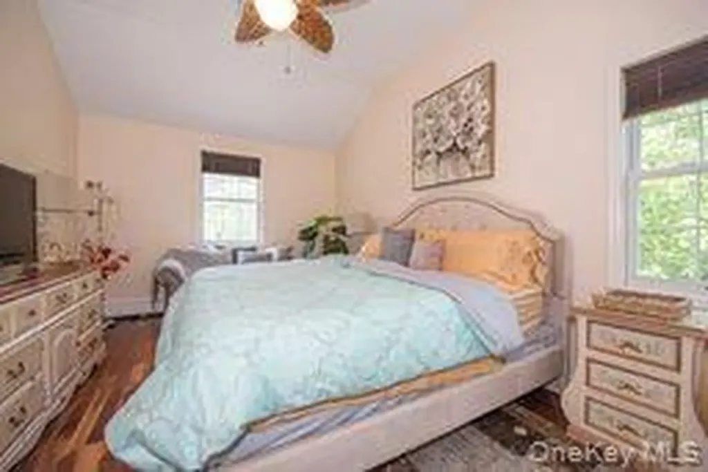 63 E Tiana Road Hampton Bays NY 11946