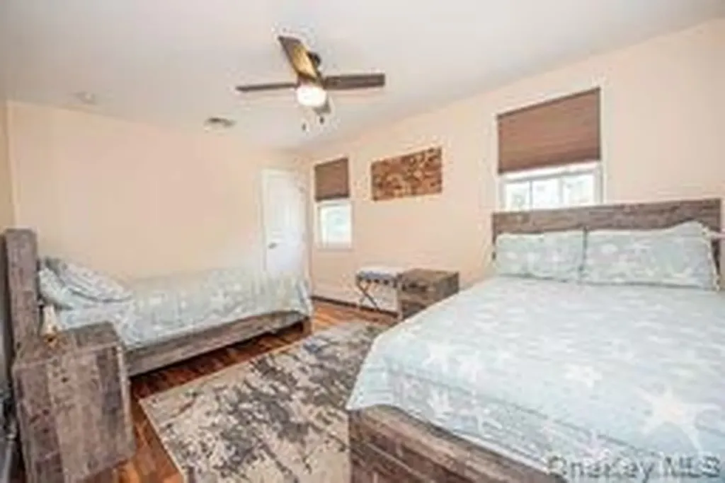 63 E Tiana Road Hampton Bays NY 11946