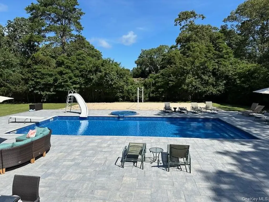 63 E Tiana Road Hampton Bays NY 11946