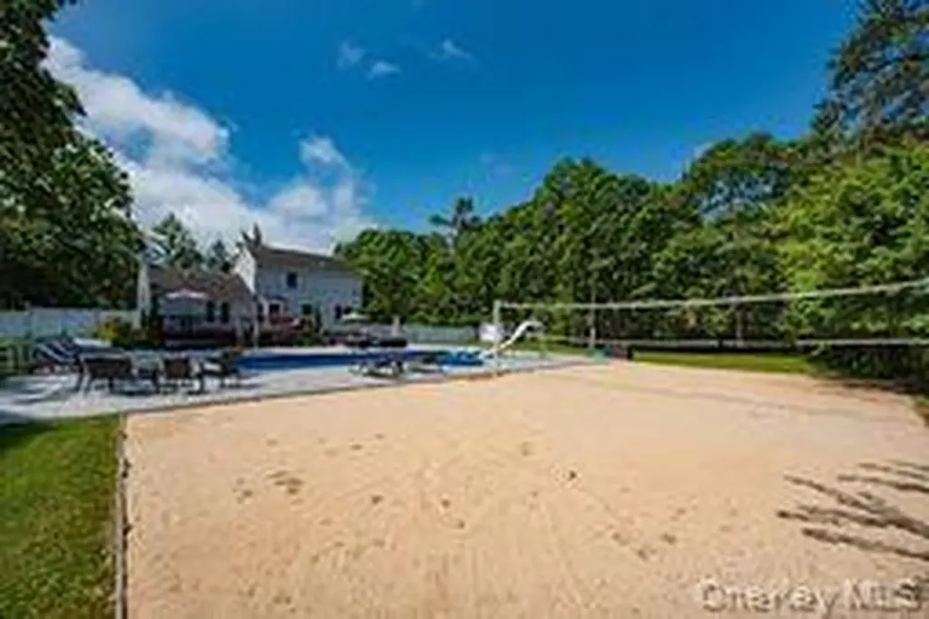 63 E Tiana Road Hampton Bays NY 11946