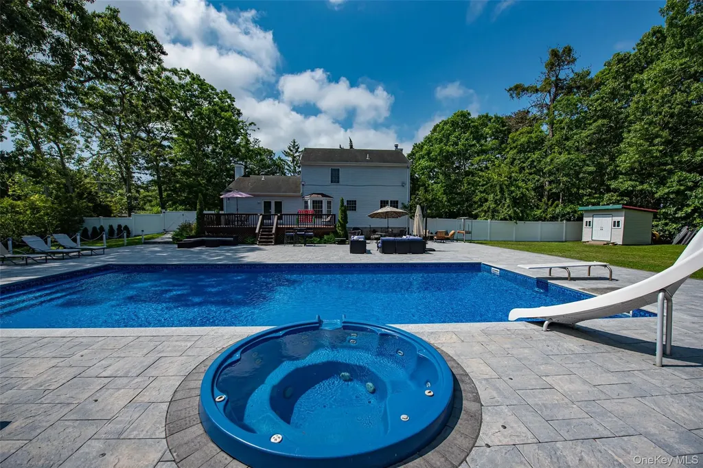63 E Tiana Road Hampton Bays NY 11946