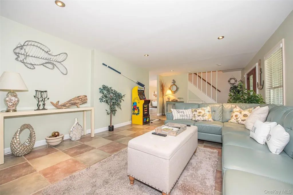 63 E Tiana Road Hampton Bays NY 11946