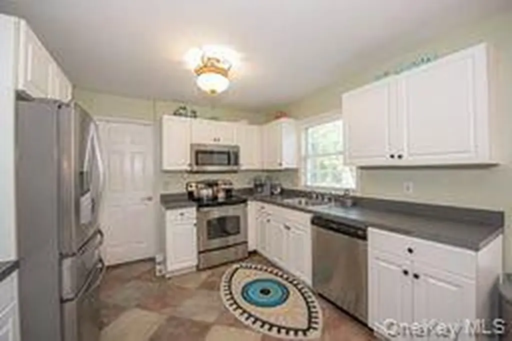 63 E Tiana Road Hampton Bays NY 11946