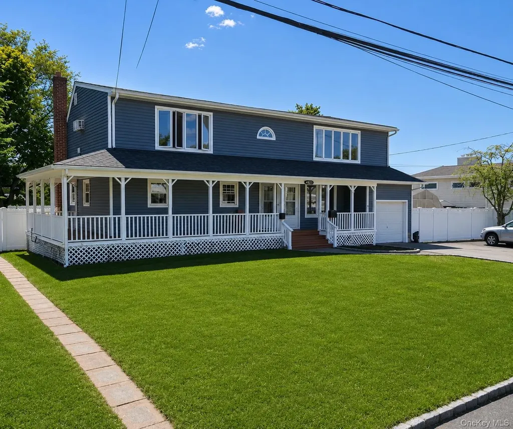 1423 9th Street West Babylon NY 11704
