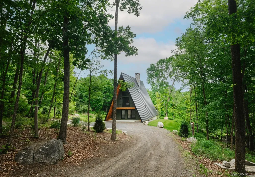 40 Black Hawk Trail Gardiner NY 12525