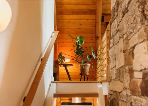 40 Black Hawk Trail Gardiner NY 12525