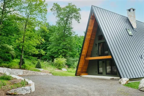 40 Black Hawk Trail Gardiner NY 12525