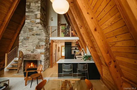 40 Black Hawk Trail Gardiner NY 12525