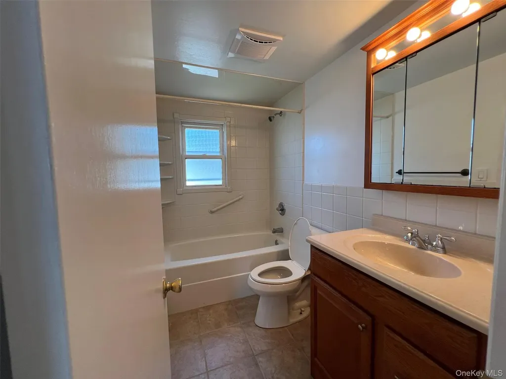 30 Castle Lane Levittown NY 11756