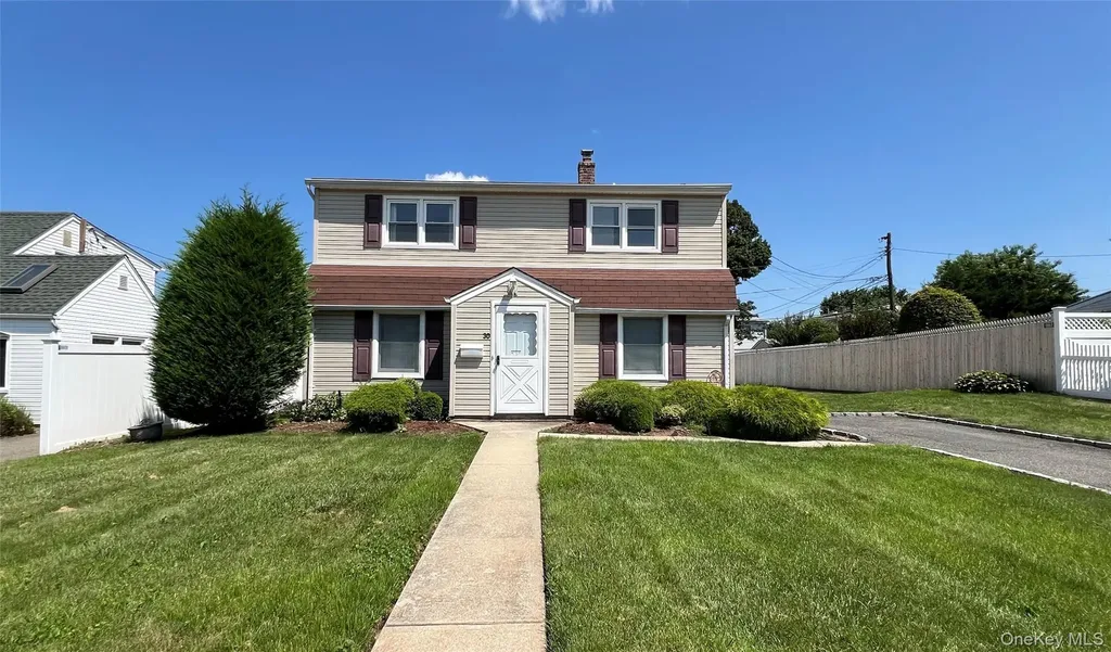 30 Castle Lane Levittown NY 11756