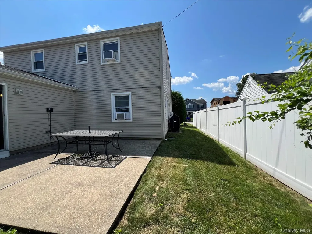 30 Castle Lane Levittown NY 11756