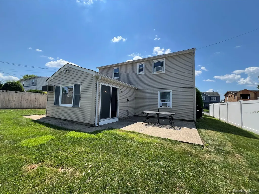 30 Castle Lane Levittown NY 11756