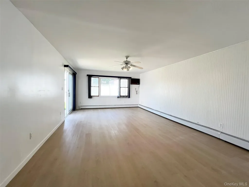 30 Castle Lane Levittown NY 11756