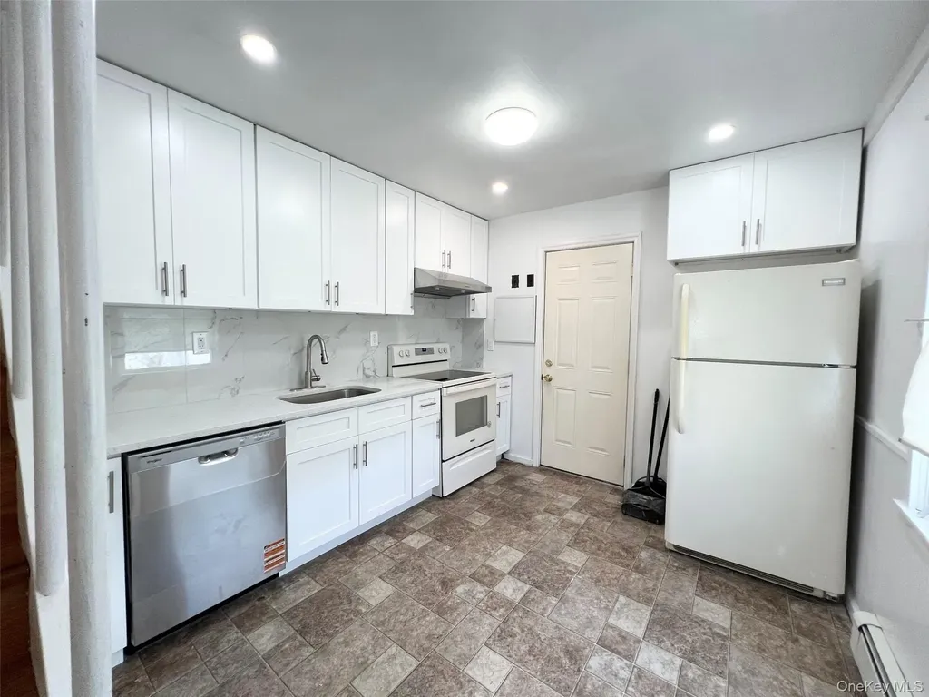 30 Castle Lane Levittown NY 11756