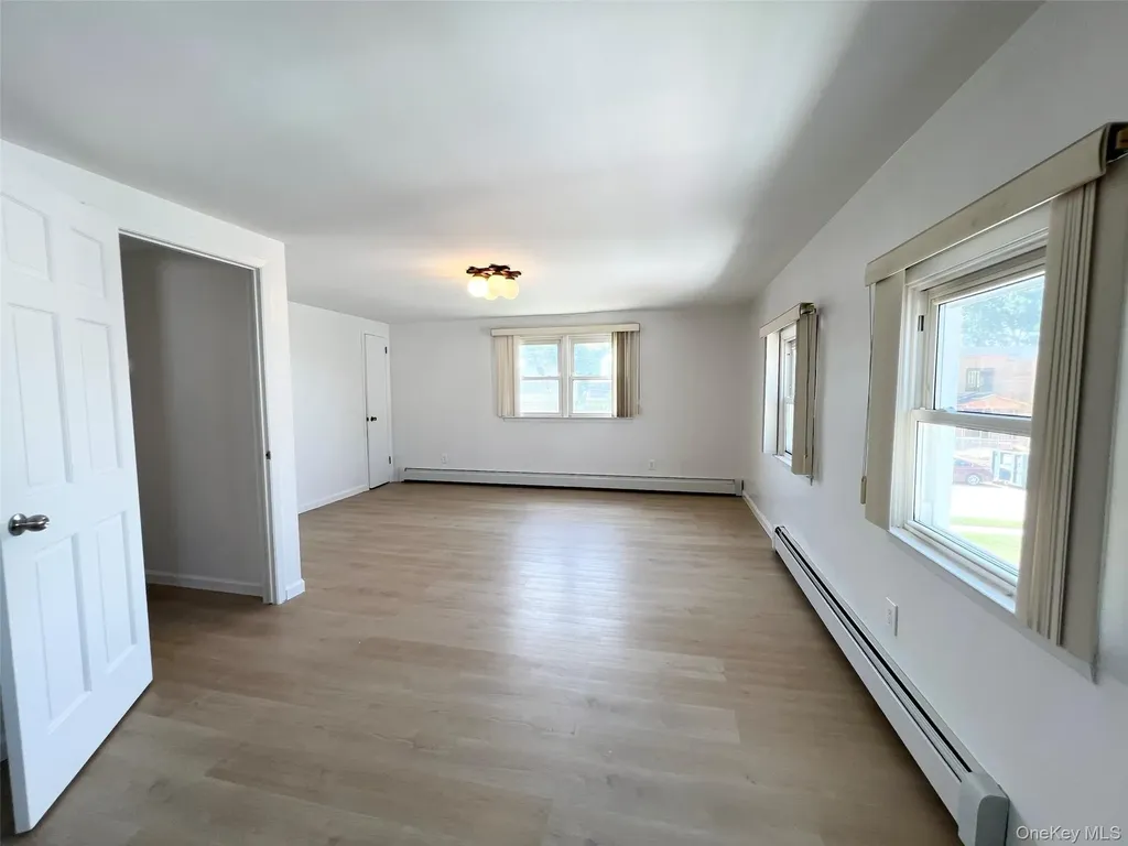 30 Castle Lane Levittown NY 11756