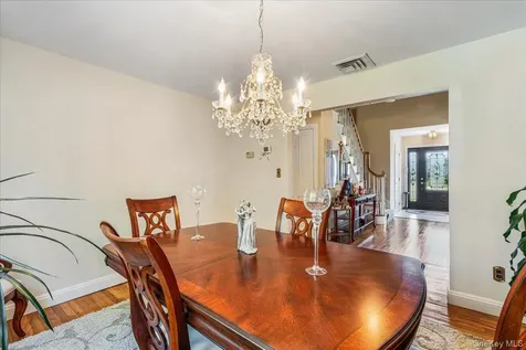 4 High Court Bayville NY 11709