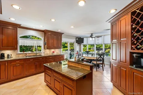 4 High Court Bayville NY 11709