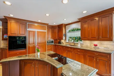 4 High Court Bayville NY 11709