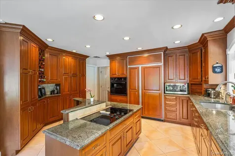 4 High Court Bayville NY 11709