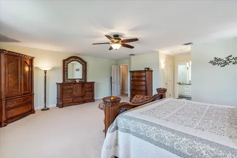 4 High Court Bayville NY 11709